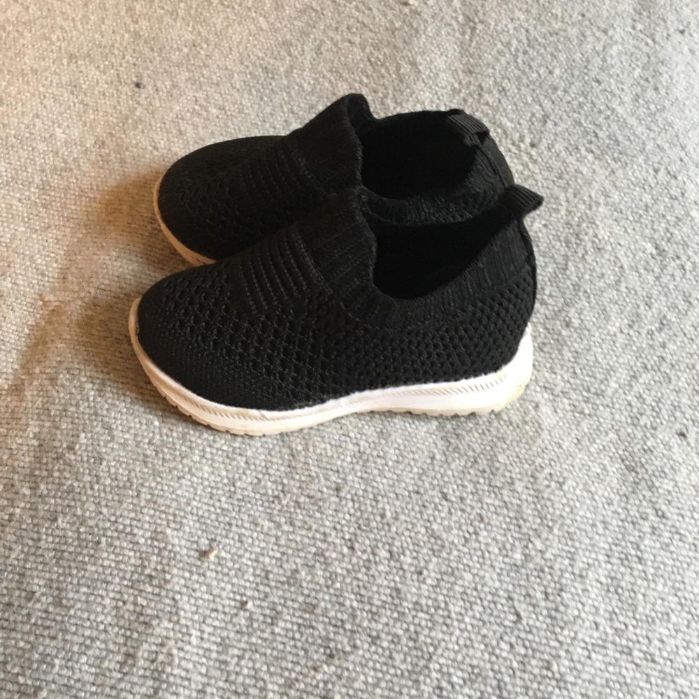 Black mesh sneakers